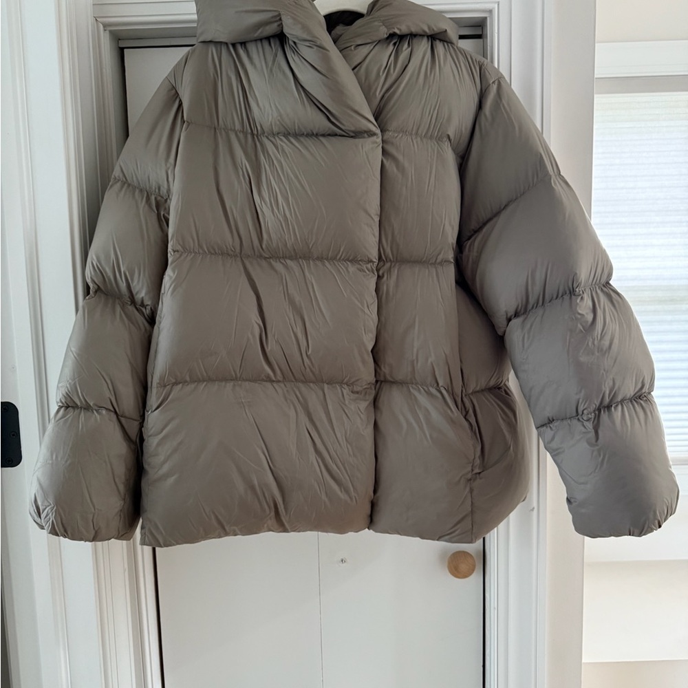 Quince Women's Puffer Jacket in Taupe